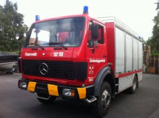 Z9001 - Mercedes 1017gen Mercedes 1017 materiaalwagen brandweer 4x4 met lichtmast en generator